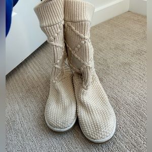 beige knit uggs